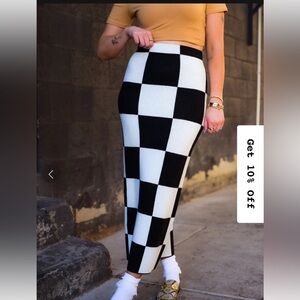 To the stars Black and white checker sweater skirt